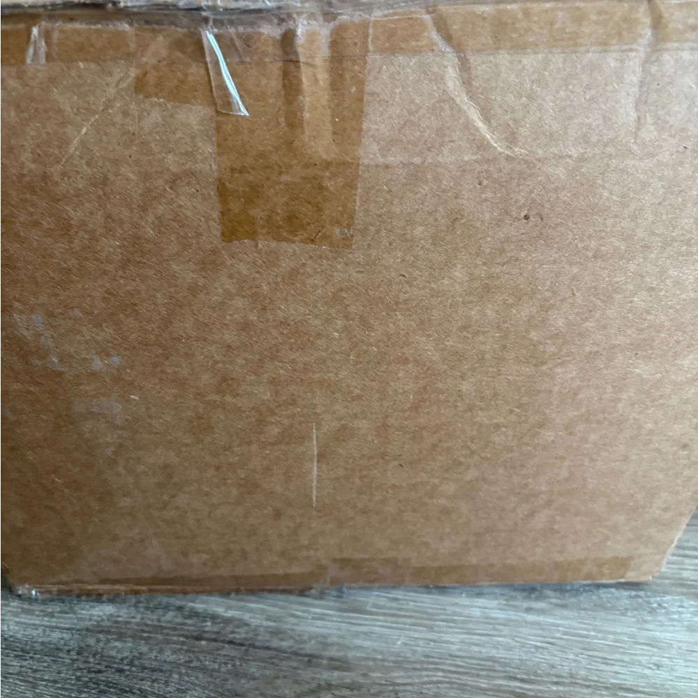 Pronovias Elegant White Wedding Dress - Picture 3 of 4